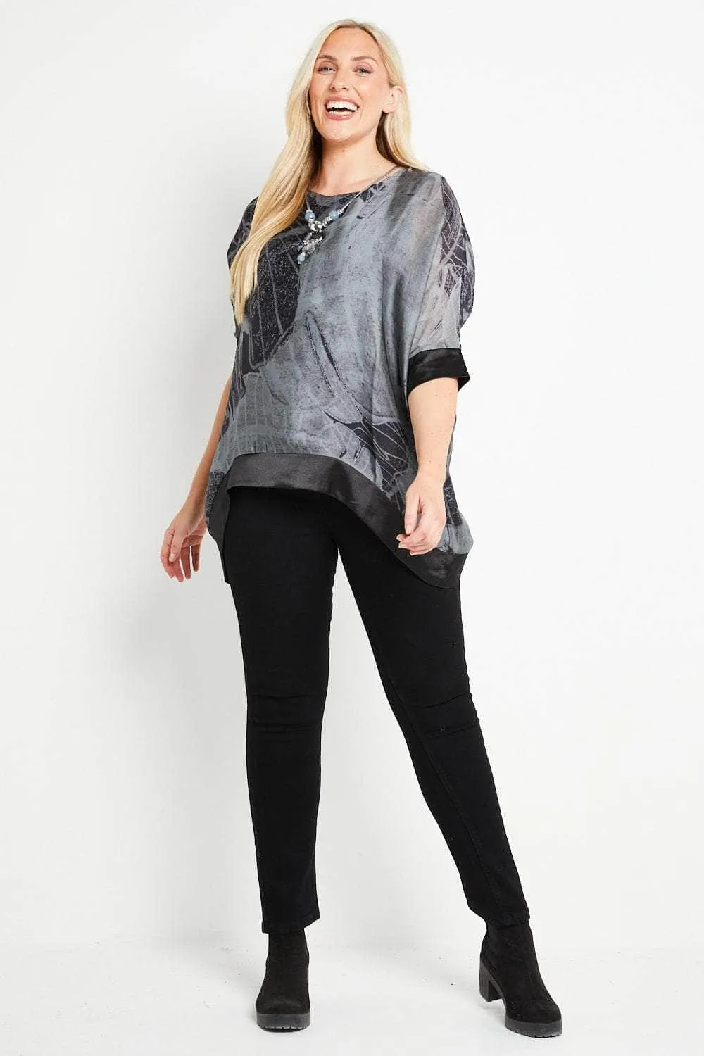 Saloos Chic Silk-Look Top with Necklace