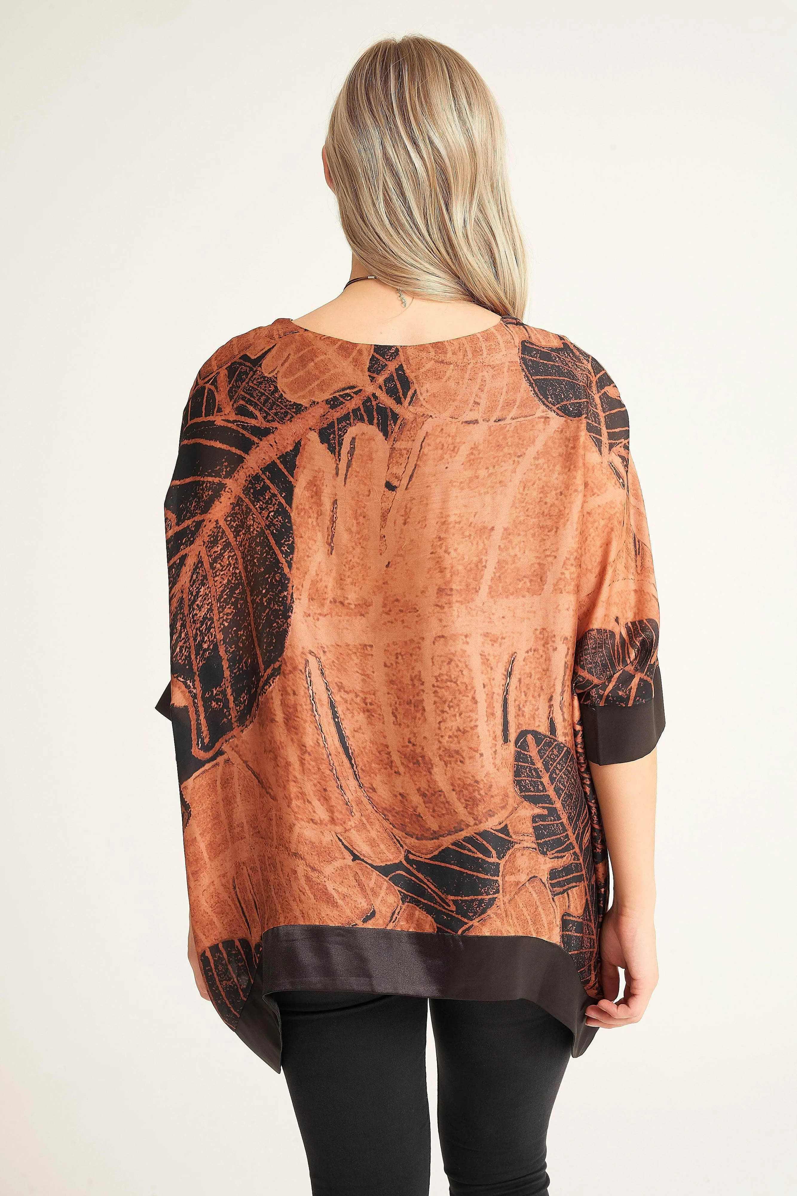 Saloos Chic Silk-Look Top with Necklace